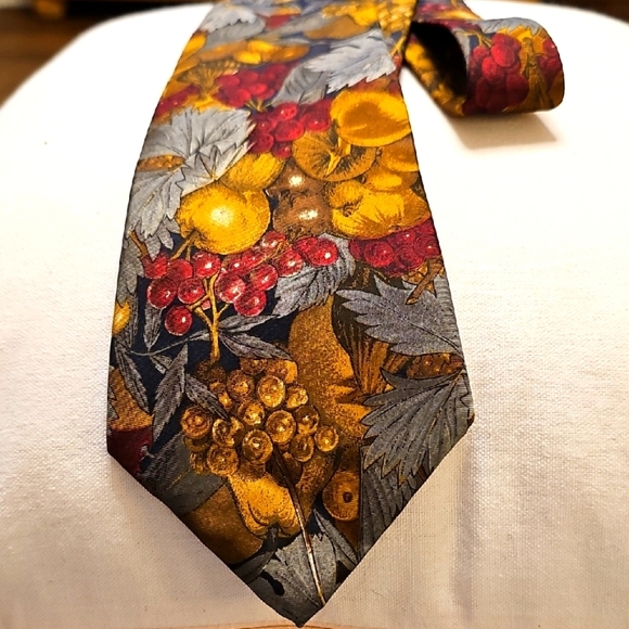 Lord & Taylor Floral & Fruit Patterned Tie. 100% Silk. Nice - Picture 1 of 5
